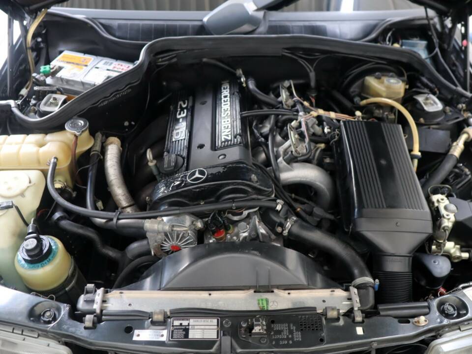 Immagine 6/50 di Mercedes-Benz 190 E 2.3-16 (1986)