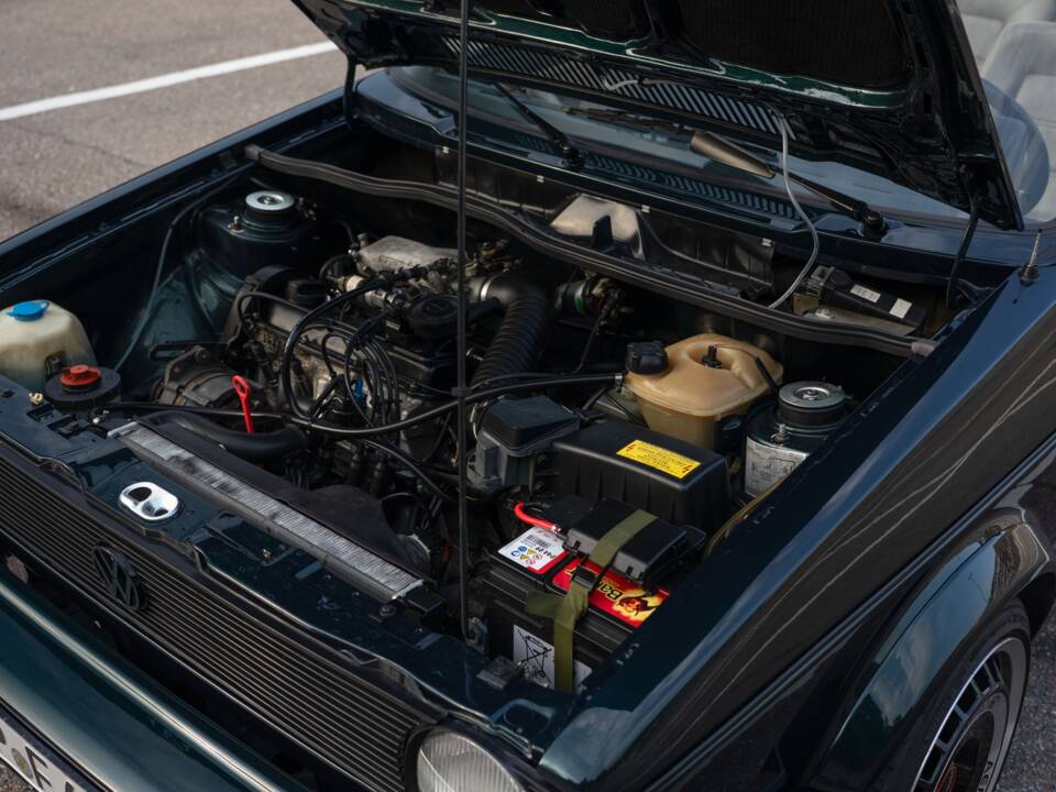 Bild 39/40 von Volkswagen Golf Mk I Convertible 1.8 (1991)