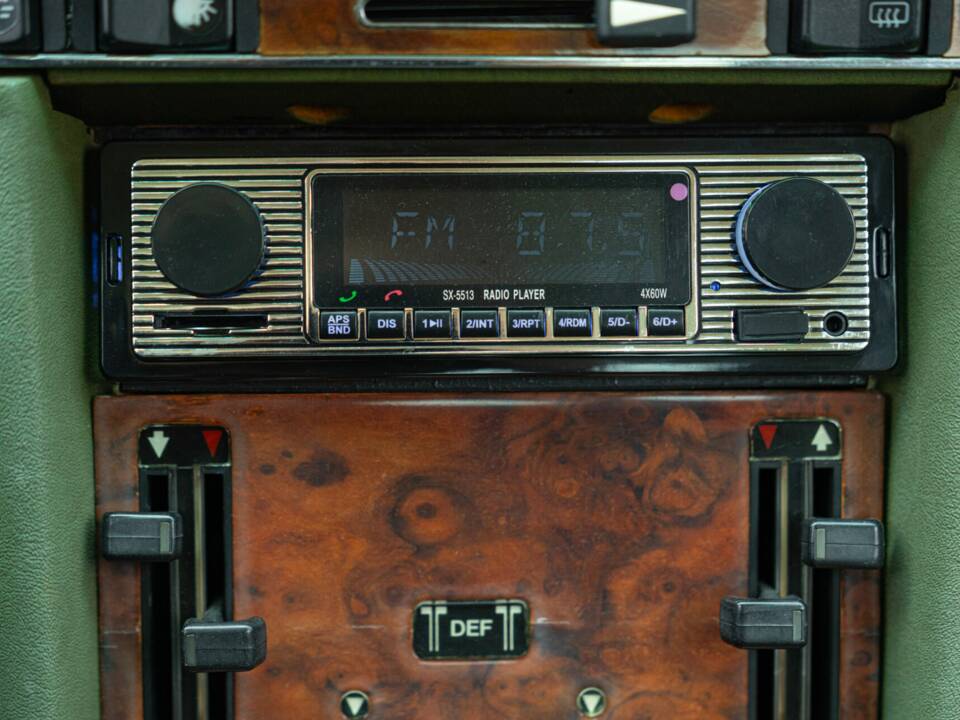 Image 43/50 of Mercedes-Benz 500 SLC (1984)