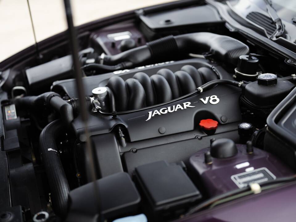 Image 35/42 of Jaguar XK8 4.0 (1999)