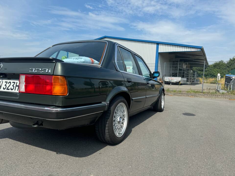 Image 6/55 of BMW 323i (1984)