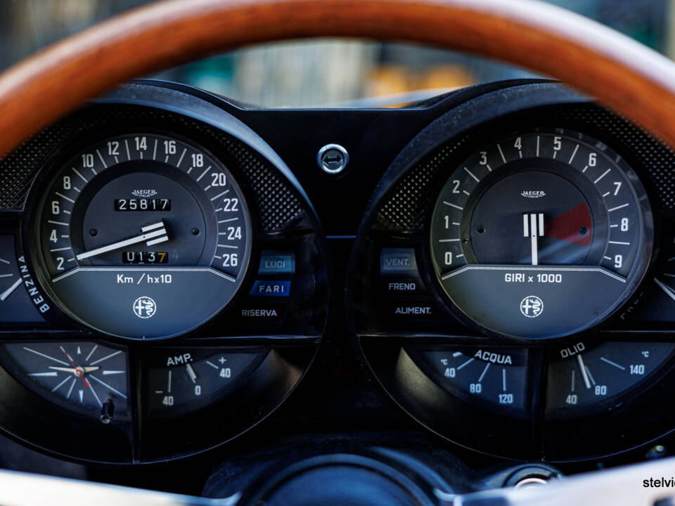 Image 34/49 de Alfa Romeo Montreal (1974)