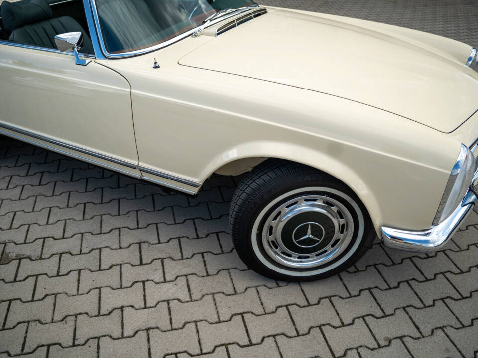 Image 15/97 of Mercedes-Benz 280 SL (1969)