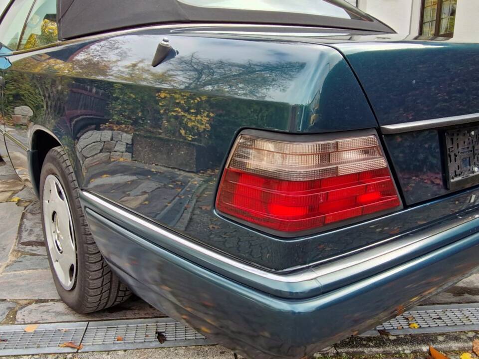 Afbeelding 3/38 van Mercedes-Benz E 200 (1995)