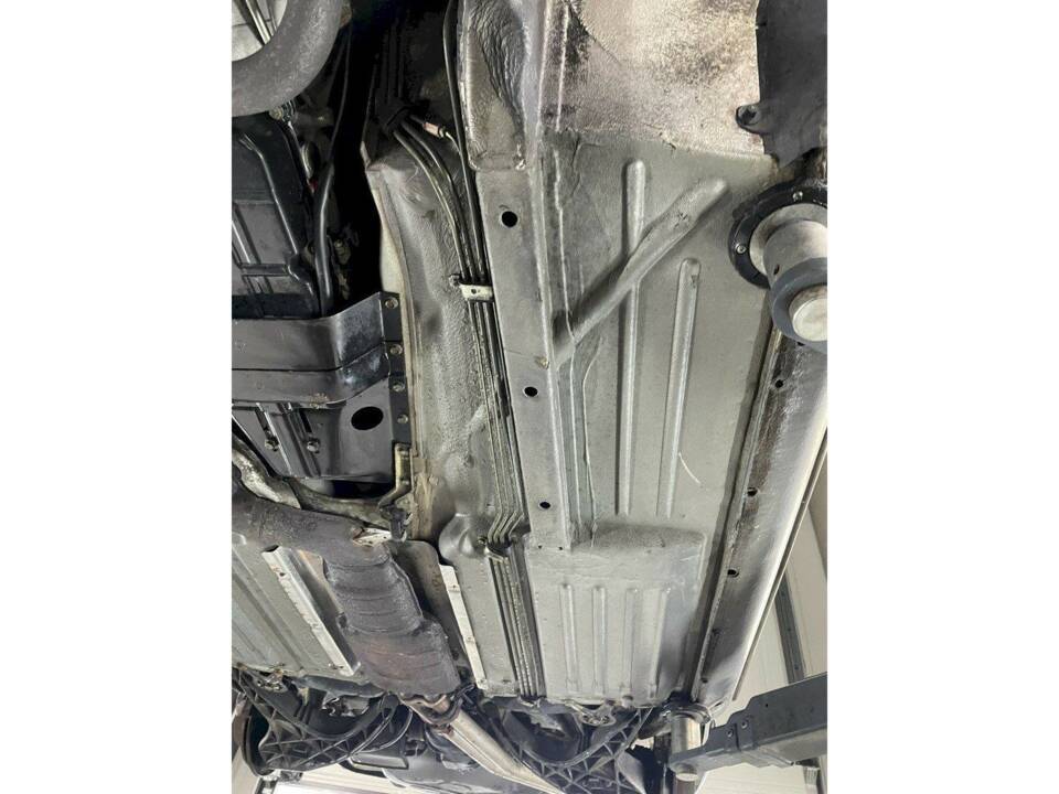 Image 31/36 of Mercedes-Benz 560 SL (1989)