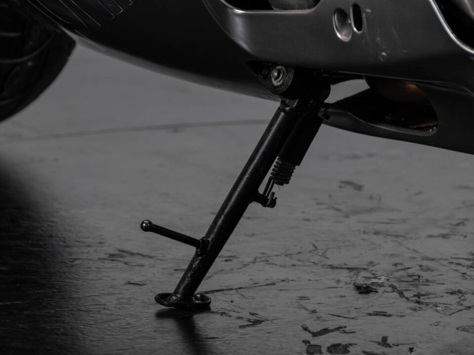 Image 10/32 of Aprilia RSV 1000 R (1999)