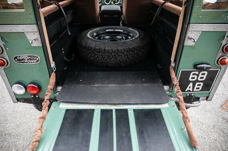 Image 18/41 of Land Rover 90 (1988)