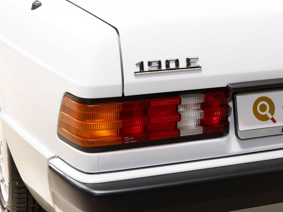 Image 28/78 de Mercedes-Benz 190 E 1.8 (1992)