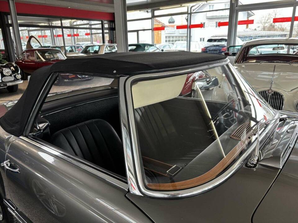Image 27/30 of Mercedes-Benz 230 SL (1965)