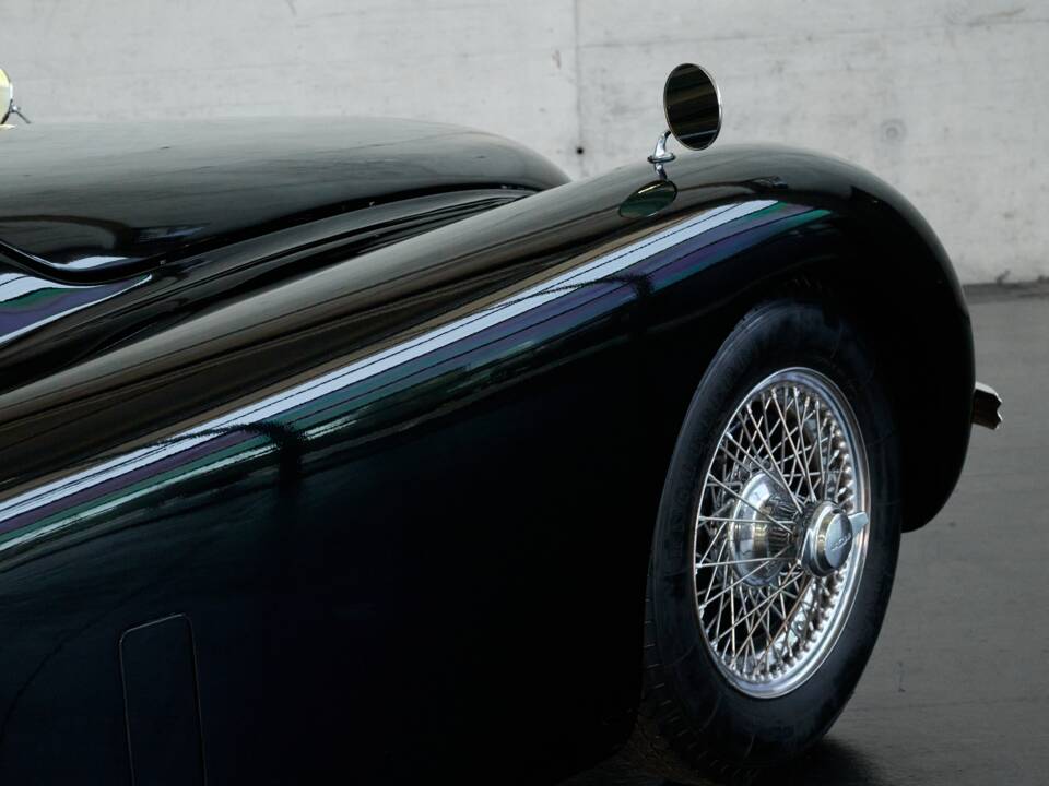 Image 31/48 of Jaguar XK 120 FHC (1954)