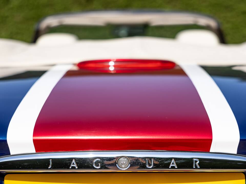 Immagine 19/42 di Jaguar XK8 4.0 (2001)