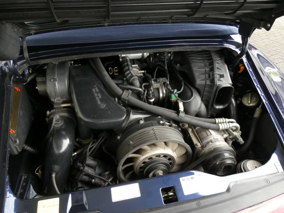 Image 19/29 of Porsche 911 Carrera (1995)