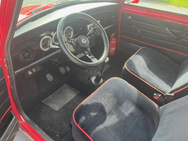 Image 2/8 of Austin Mini 1000 (1983)