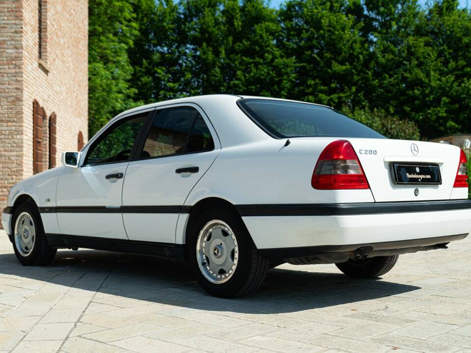 Immagine 7/50 di Mercedes-Benz C 200 Kompressor (1996)