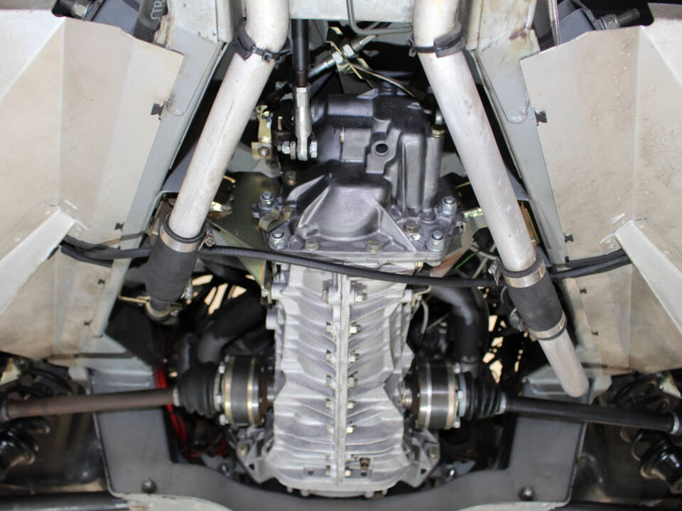 Image 63/66 of DeLorean DMC-12 (1981)