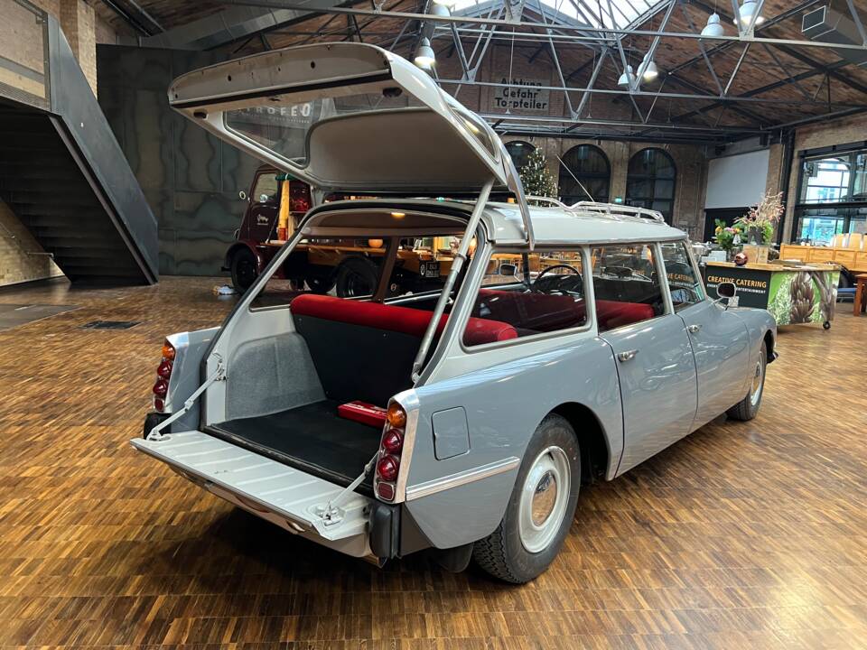 Image 26/30 of Citroën DS 20 Familiale (1970)