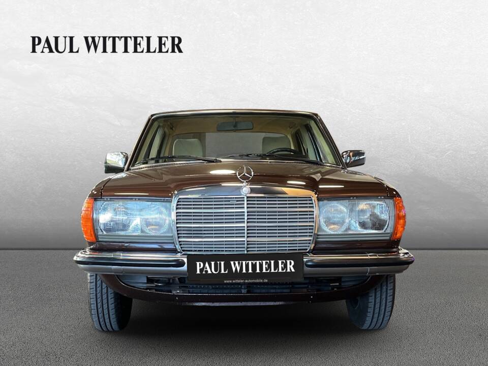 Image 2/21 of Mercedes-Benz 230 E (1983)