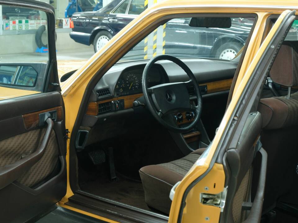 Bild 23/50 von Mercedes-Benz 280 SE (1981)