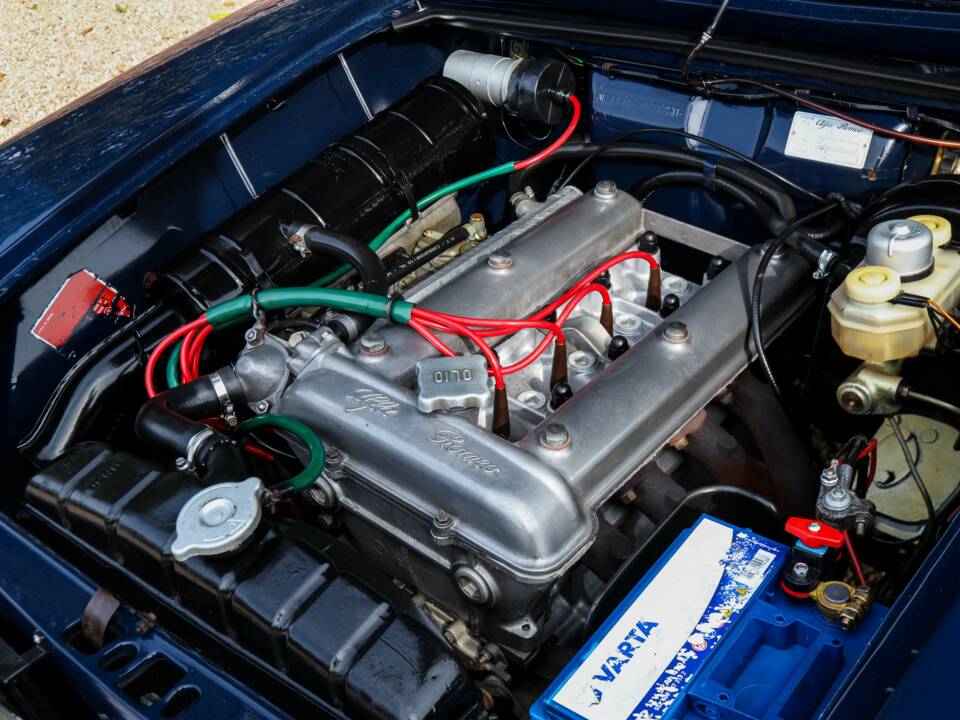Image 4/50 of Alfa Romeo Giulia Nuova Super 1300 (1975)