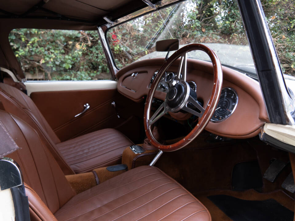 Image 8/13 of Daimler SP 250 (1960)