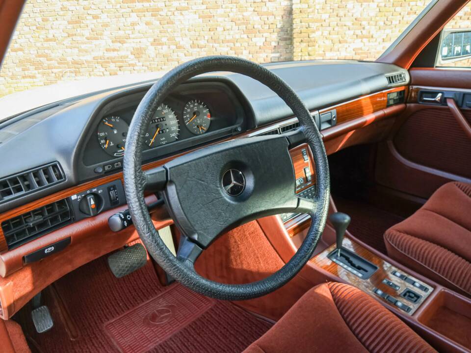 Image 45/50 de Mercedes-Benz 280 S (1988)
