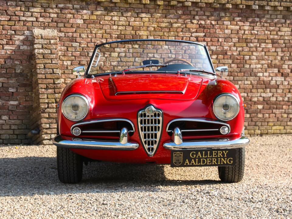 Image 38/50 of Alfa Romeo Giulia 1600 Spider (1963)