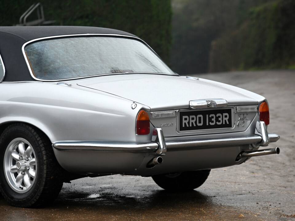 Image 7/26 of Jaguar XJ 6 C 4.2 (1976)