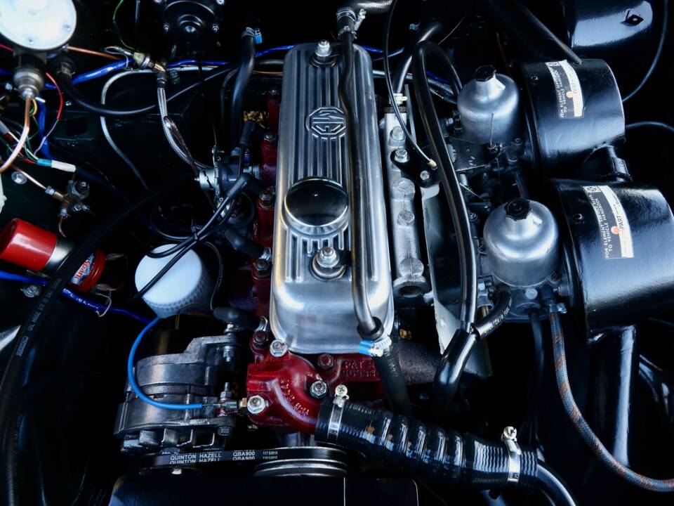 Image 46/50 of MG MGB (1974)