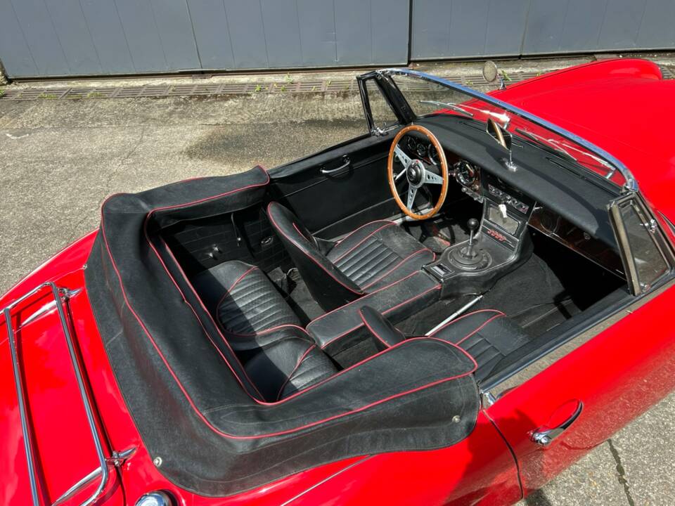 Image 16/29 of Austin-Healey 3000 Mk III (BJ8) (1966)