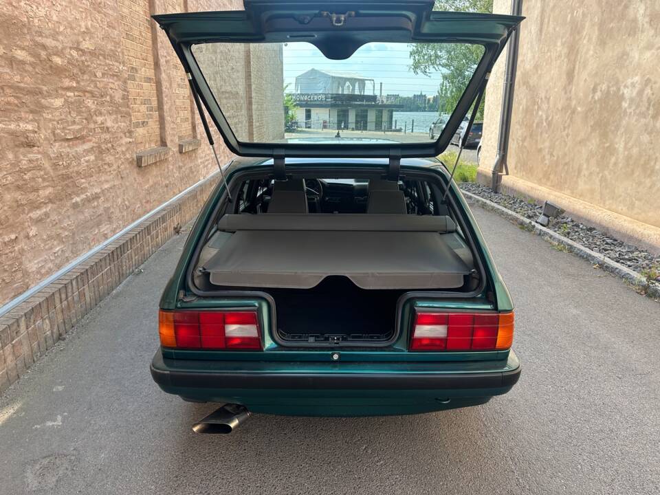 Image 9/23 of BMW 325i Touring (1993)