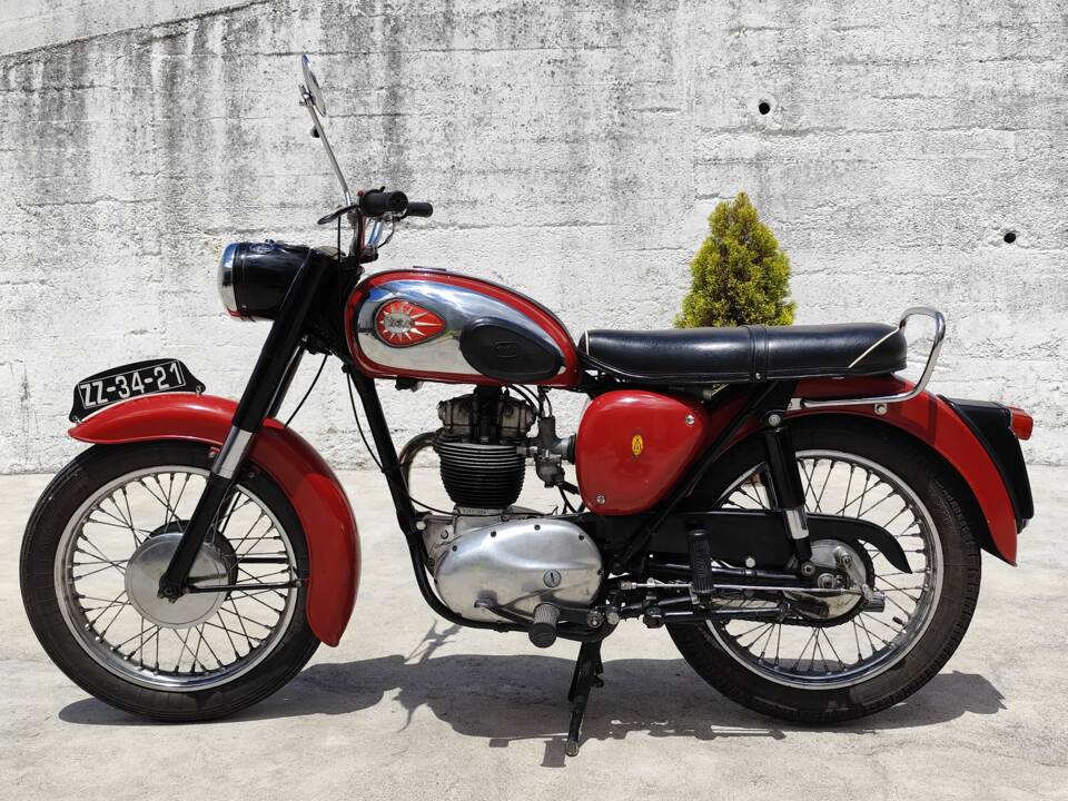 Image 23/51 of BSA B 44 (1966)