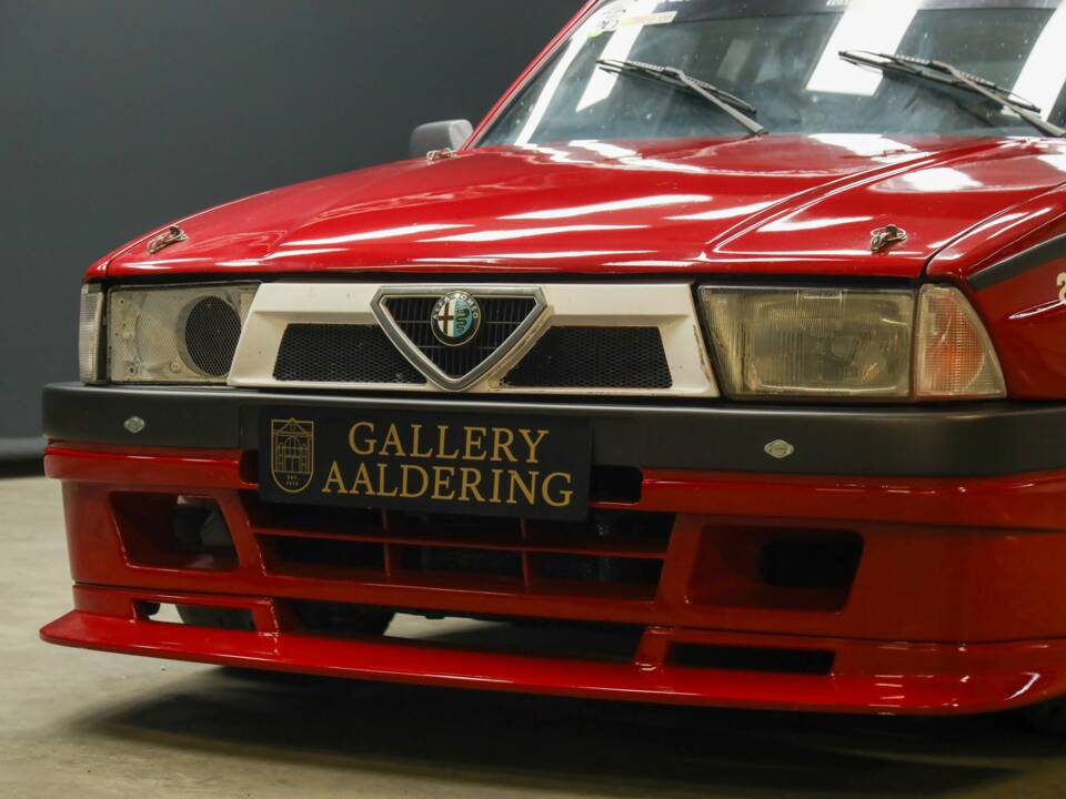 Image 30/50 de Alfa Romeo 75 3.0 V6 QV (1990)