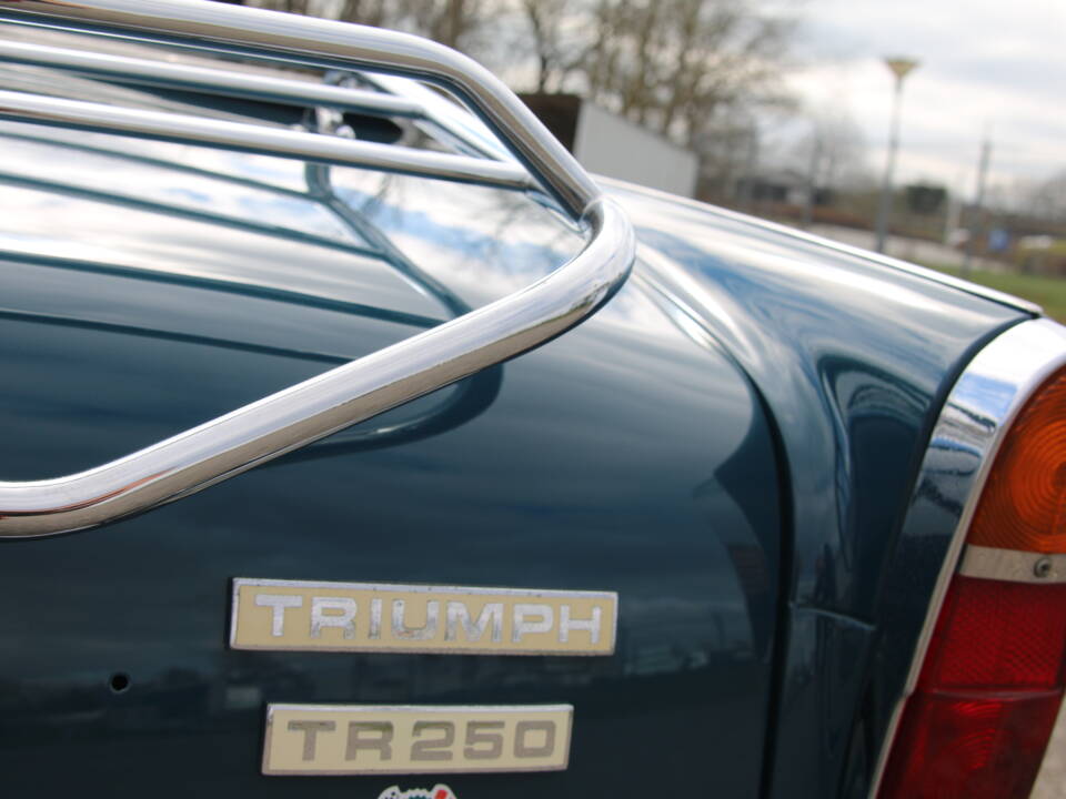 Image 45/72 of Triumph TR 250 (1968)