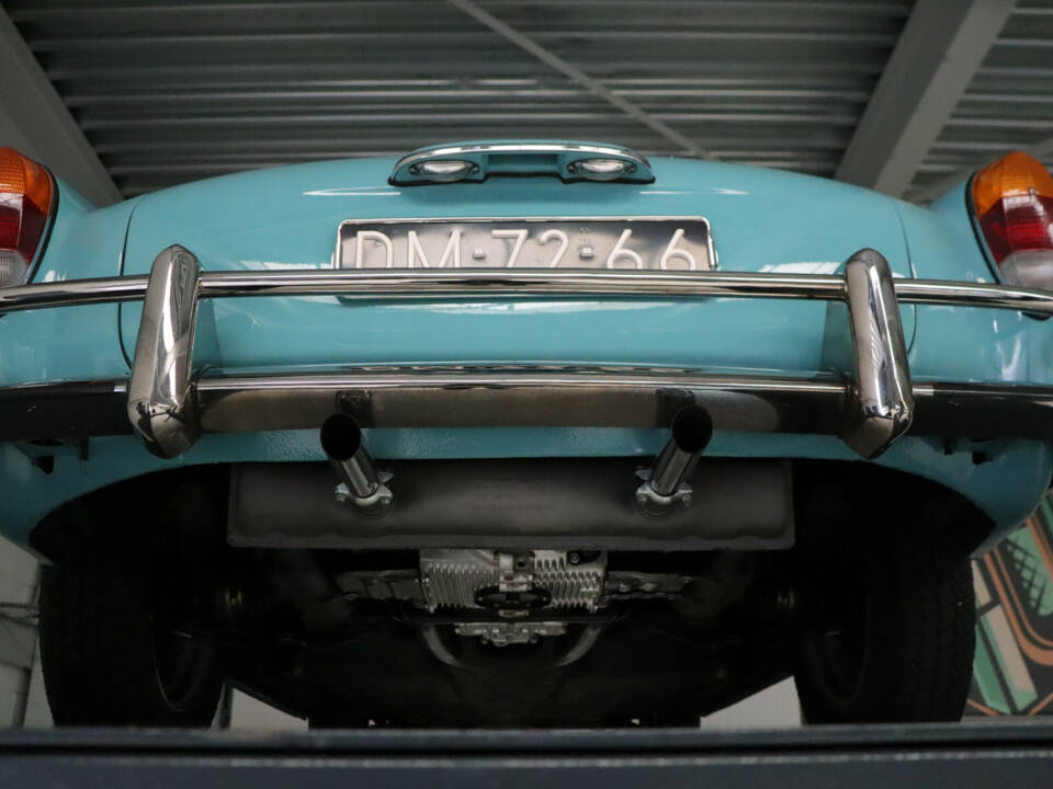 Image 42/50 of Volkswagen Karmann Ghia 1600 (1970)