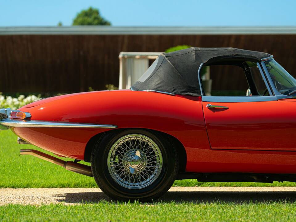 Afbeelding 25/50 van Jaguar E-Type 4.2 (1966)