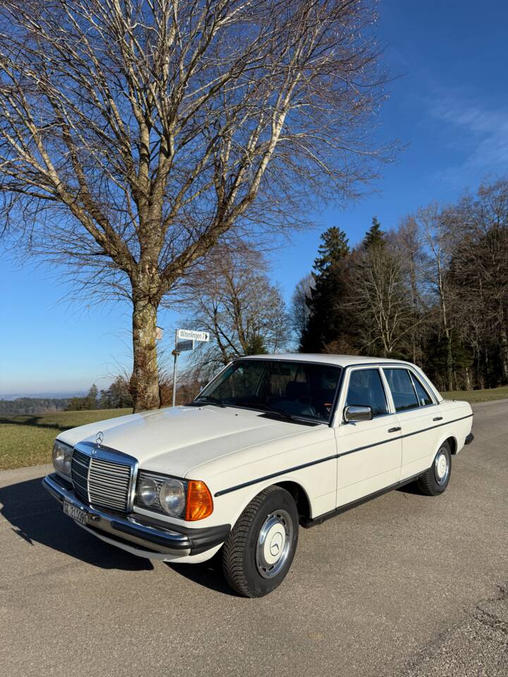 Image 1/7 of Mercedes-Benz 230 E (1981)