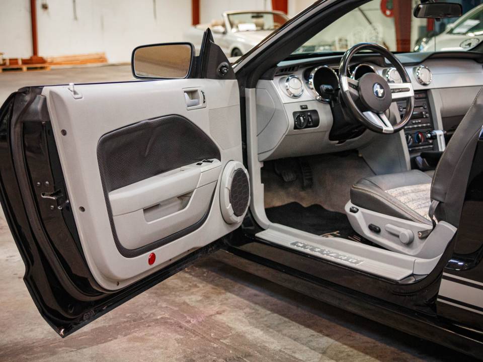 Image 28/49 of Ford Mustang GT (2006)