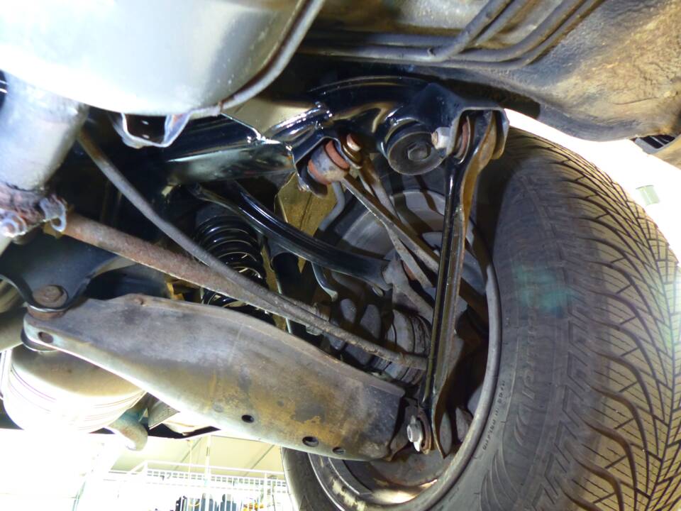 Afbeelding 40/63 van Mercedes-Benz 230 CE (1988)