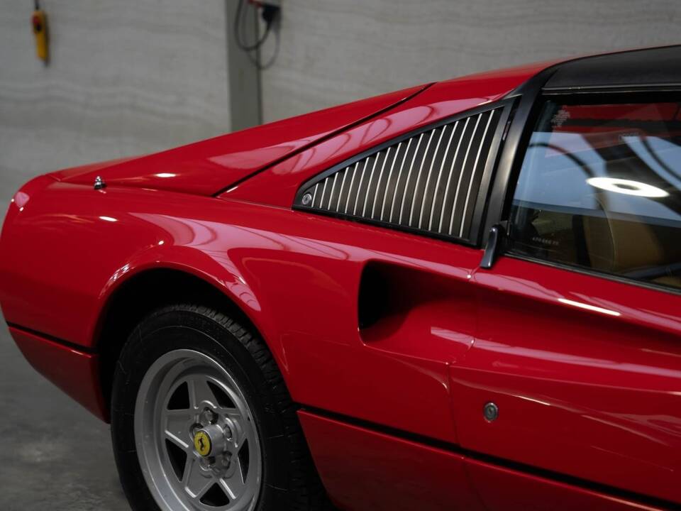 Bild 28/85 von Ferrari 308 GTSi Quattrovalvole (1985)