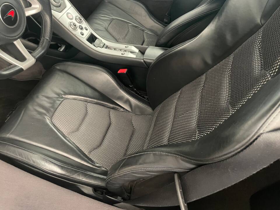 Bild 4/14 von McLaren MP4-12C (2011)