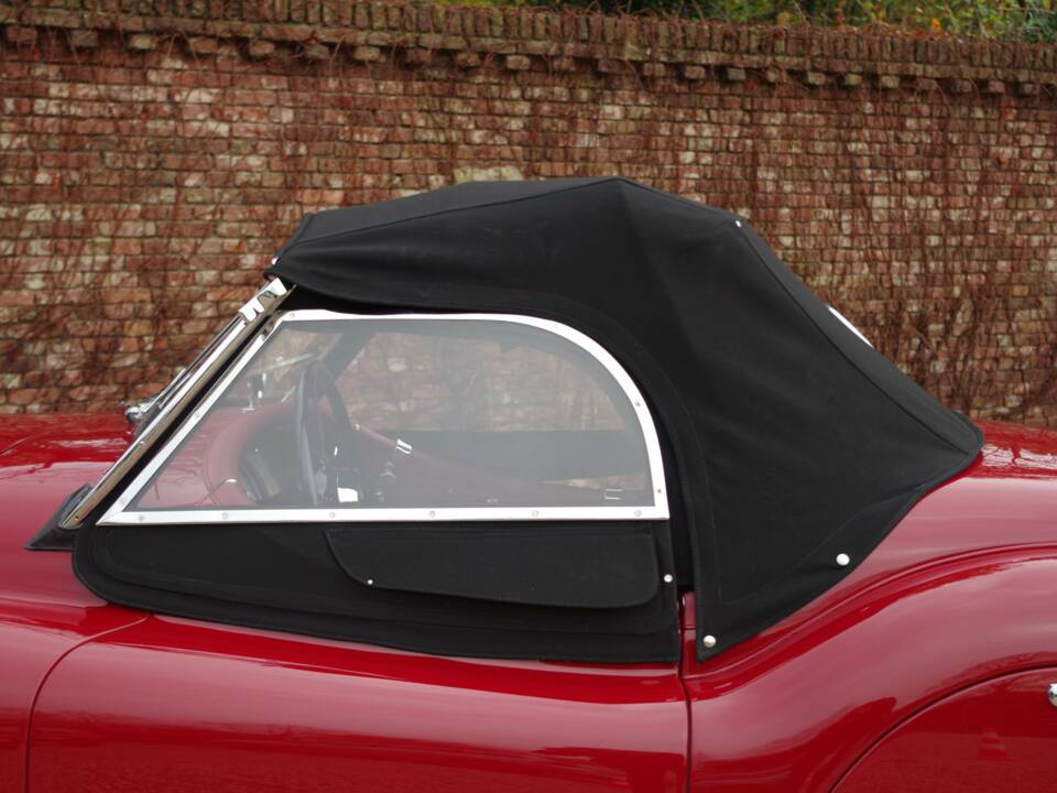 Image 10/50 of Jaguar XK 120 OTS (Alloy) (1949)