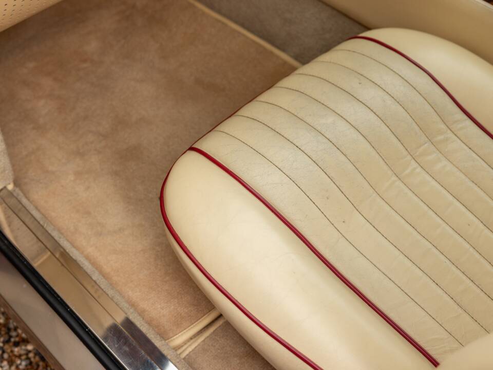 Image 33/75 de Aston Martin V8 Vantage (1985)