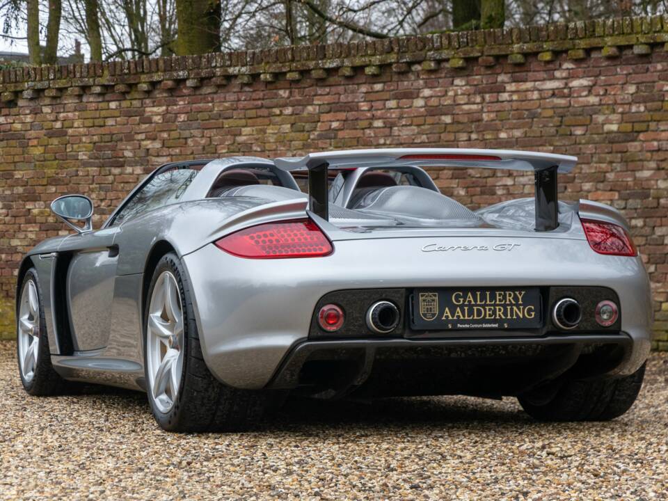 Image 2/50 de Porsche Carrera GT (2005)