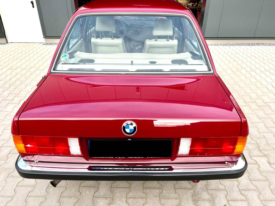 Bild 4/14 von BMW 318i (1986)