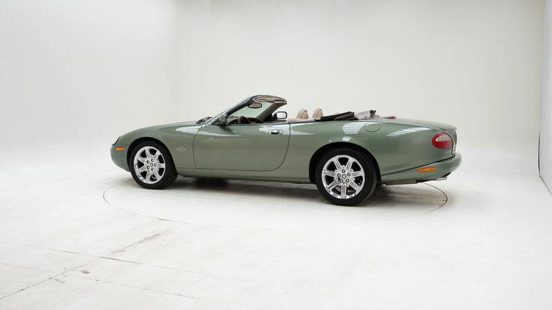 Image 4/15 of Jaguar XK8 4.0 (2000)