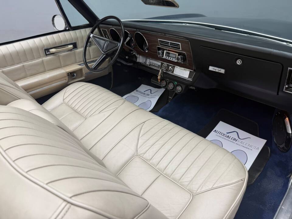 Image 13/23 of Oldsmobile Ninety-Eight (1968)