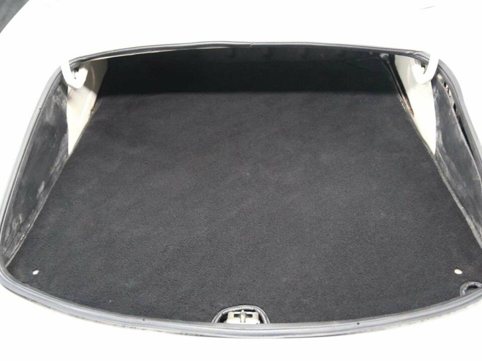 Image 29/49 de Jaguar Type E V12 (1974)