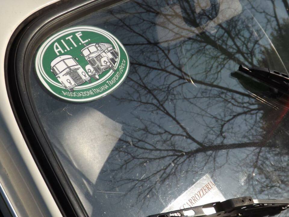 Image 16/44 of Renault R 4 F6 (1982)