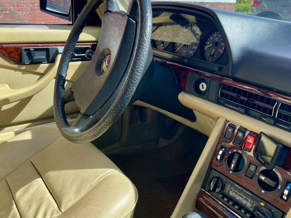 Bild 35/65 von Mercedes-Benz 380 SEC (1983)