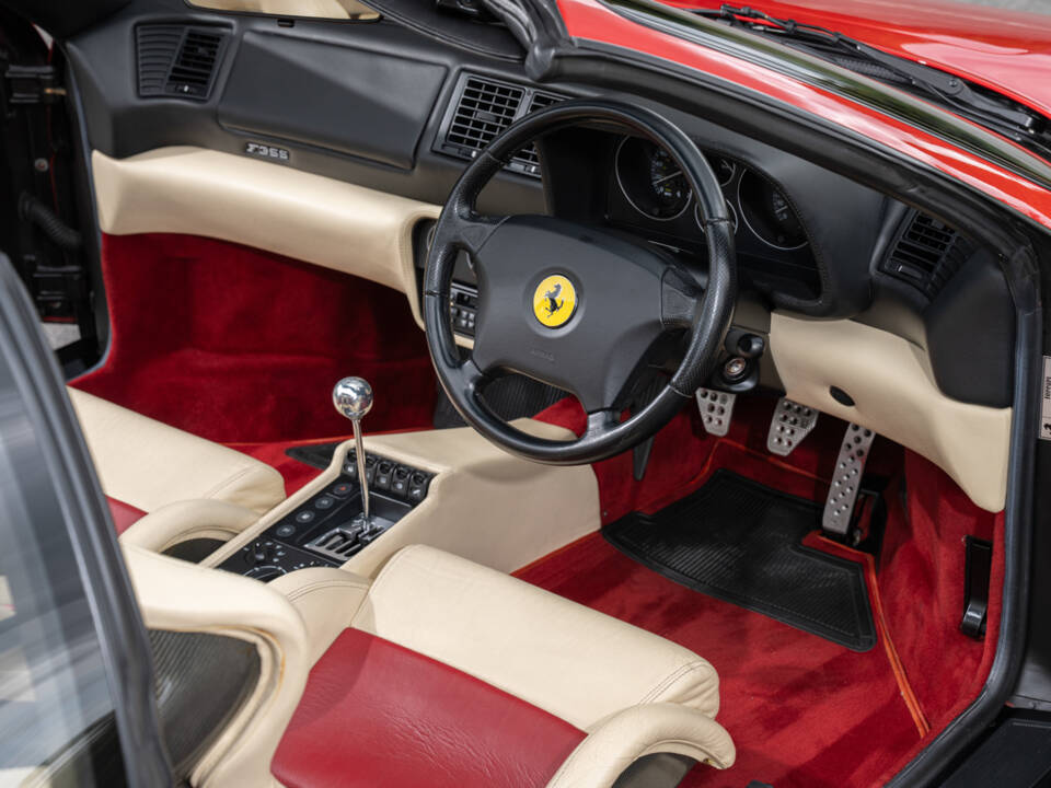 Immagine 5/50 di Ferrari F 355 GTS (1996)